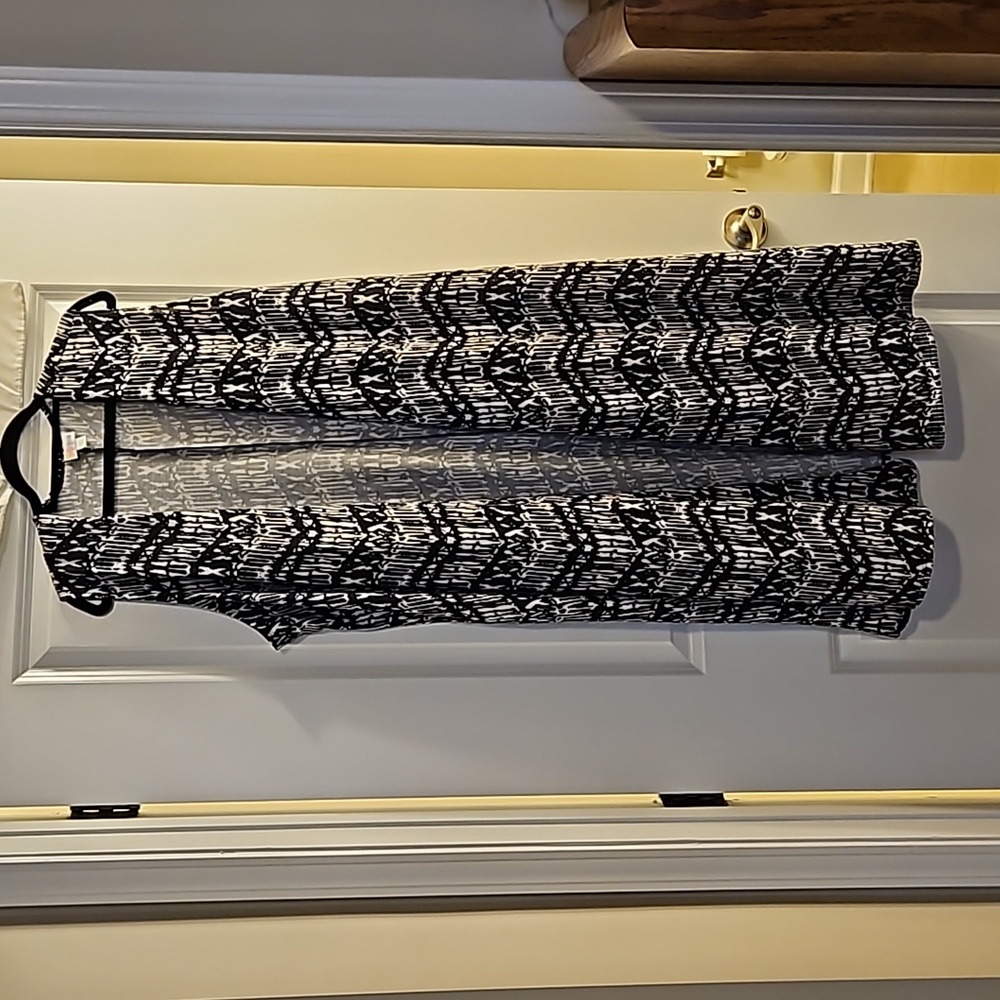 NWT Lula Roe Joy cover, Black and white, XL